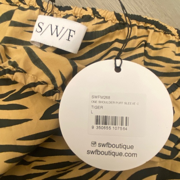 SWF One-Shoulder Puff Sleeve Tiger Top - Picture 3 of 3